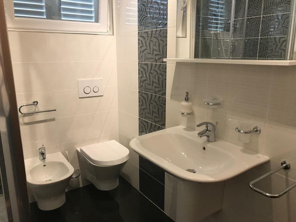 Vila Rojana Vodice Bagian luar foto